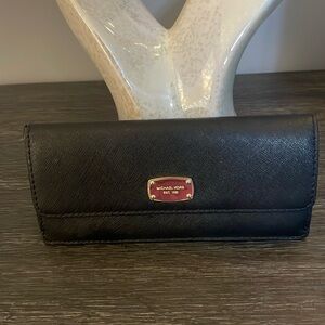 Micheal Kors Leather Slim Wallet